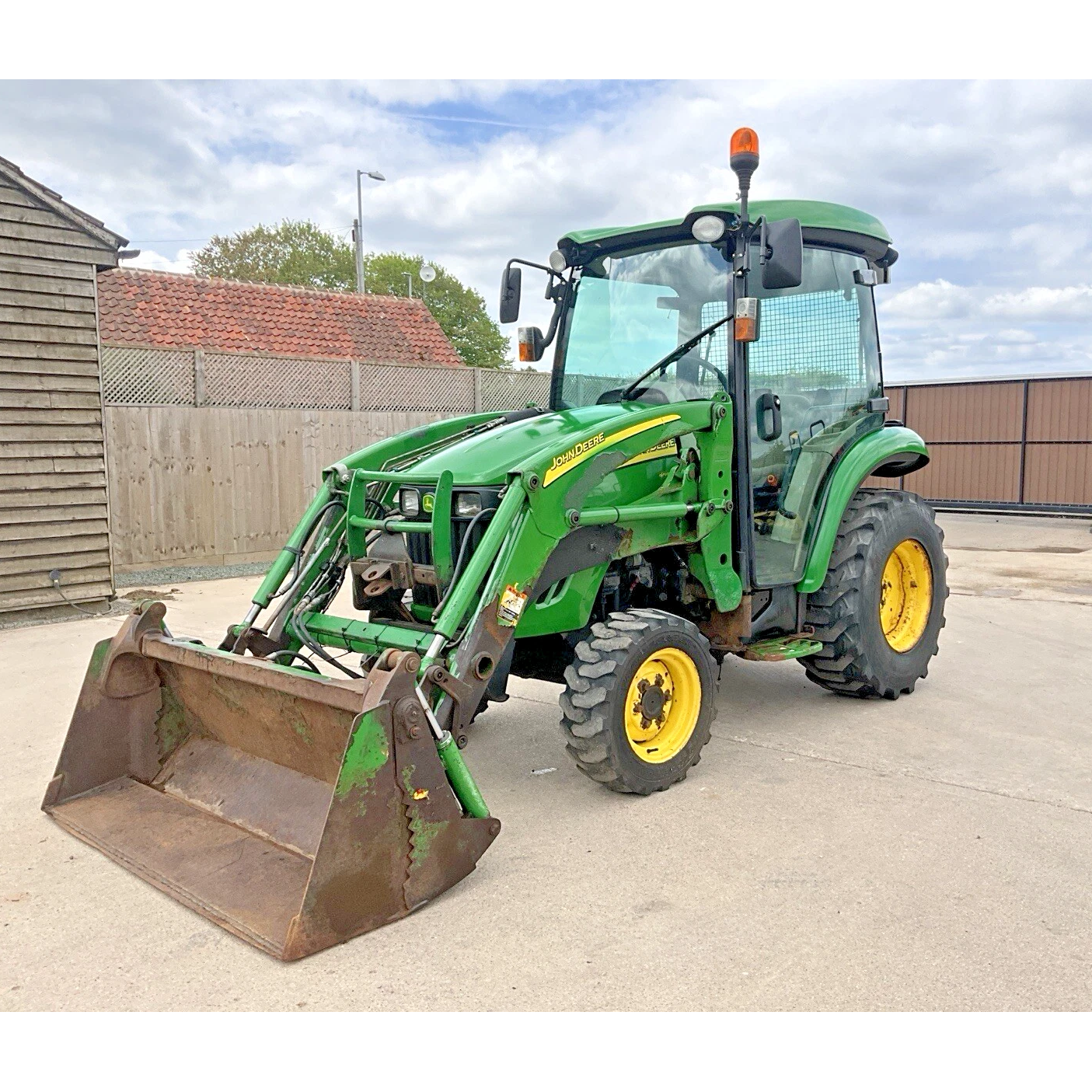 2007 JOHN DEERE 3520 35HP 4WD COMPACT DIESEL TRACTOR WITH LOADER